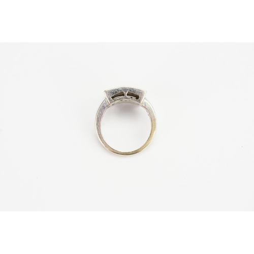 161 - An 18ct Gold Diamond Ring in a Square Setting. Size N. Weight: 9.7 grams.