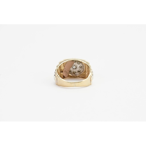 99 - A 9ct Gold Diamond Watch design Ring. 0.10ct Largest Diamond & 9 Diamonds in Total. Weight: 4.2 gram... 