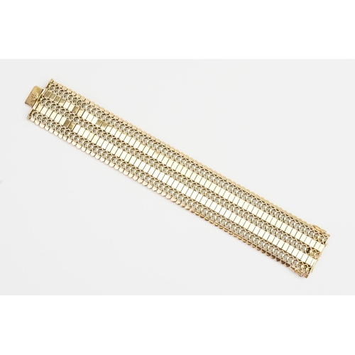 102 - A Chunky 18ct Gold Flexible Link Bracelet. Length: 18.5cms long x 3cms. Weight: 54 grams.