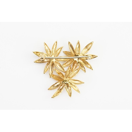 103 - An 18ct Yellow Gold Emerald Set Flower Brooch set with 3 Emeralds. (0.05ct). Weight: 8.7 grams. Size... 