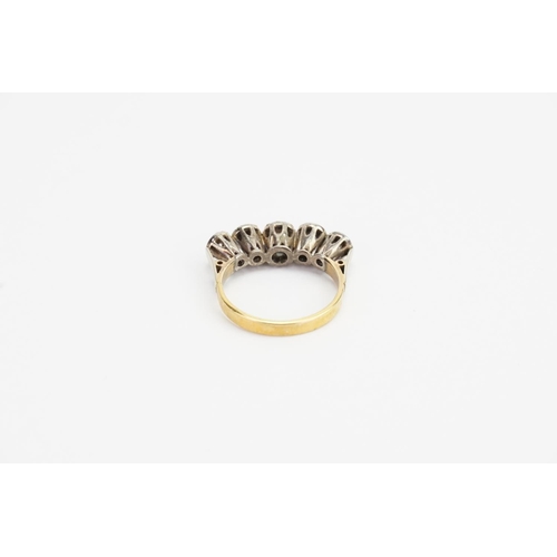 186 - A 18ct Gold Five Stone Diamond set illusion Ring. Largest Diamond: 0.05ct. Ring size: M. Weight: 2.8... 