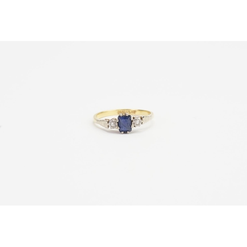 166 - A 18ct Gold & Platinum Sapphire and Diamond Ring. Sapphire size: 0.11ct. Ring size: N. Weight: 2.5 g... 