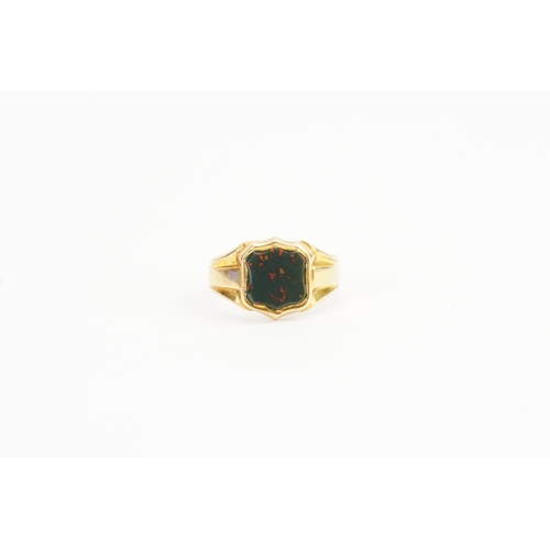 193 - A Gentleman's 18ct Gold Blood Stone Signet Ring. Size: N. Weight: 4.6 grams.