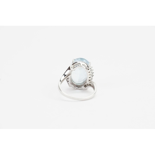 138 - A 14ct White Gold and Diamond set Aquamarine Ring cut in an Oval shape, set with 16 Diamonds. Aquama... 