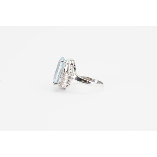 138 - A 14ct White Gold and Diamond set Aquamarine Ring cut in an Oval shape, set with 16 Diamonds. Aquama... 