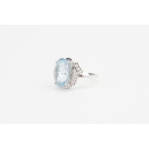 138 - A 14ct White Gold and Diamond set Aquamarine Ring cut in an Oval shape, set with 16 Diamonds. Aquama... 