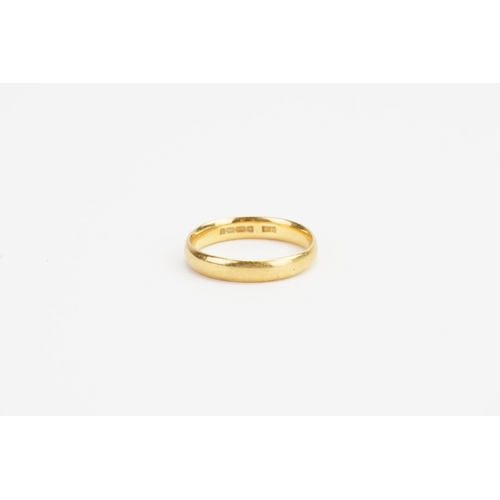 119 - A 22ct Gold Wedding Band. Weight: 4.7 grams. Size: P.