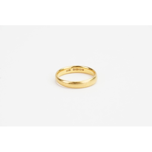 119 - A 22ct Gold Wedding Band. Weight: 4.7 grams. Size: P.