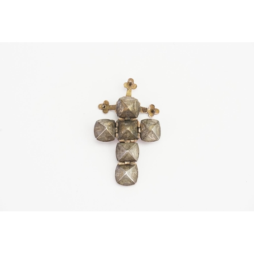 107 - A 9ct Gold Freemasons Masonic Ball Cross. Weight: 3.3 grams.