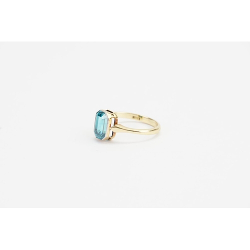 114 - A Lovely 18ct Gold Royal Blue Aquamarine Ring in the Emerald Cut. Aquamarine size: 1.8ct. Ring size:... 