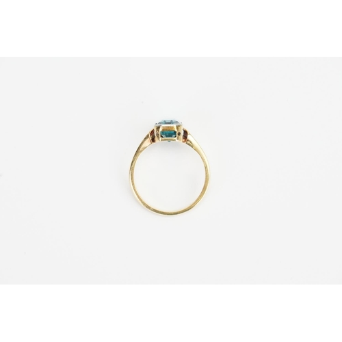 114 - A Lovely 18ct Gold Royal Blue Aquamarine Ring in the Emerald Cut. Aquamarine size: 1.8ct. Ring size:... 