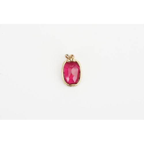 194 - An Oval Cut synthetic Ruby Pendant. Ruby size: 4.6ct. Weight 2.8 grams.