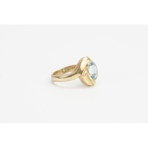 108 - A 9ct Gold Aquamarine Oval cut Ring. Size Q. Weight: 8 grams. Aquamarine size: 2ct.