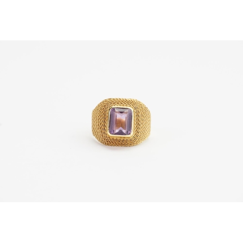 189 - A 18ct Gold Amethyst Ring resting on mesh shoulders. Size N. Weight: 6.6 grams.