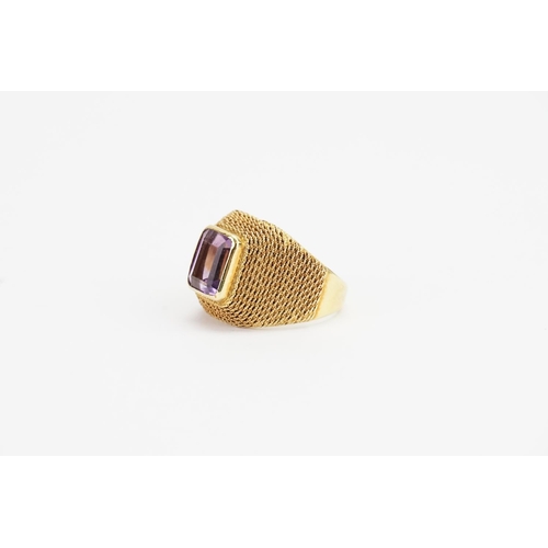 189 - A 18ct Gold Amethyst Ring resting on mesh shoulders. Size N. Weight: 6.6 grams.