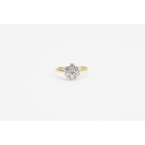 140 - An 18ct Gold Diamond Cluster Ring, set with 7 Diamonds in the daisy form. Largest Diamond: 0.15ct.We... 