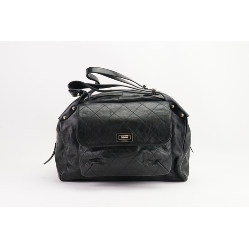 273 - A Chanel Pocket in the City Travel Bag Caviar Large, in black caviar leather. Dual flat leather hand... 