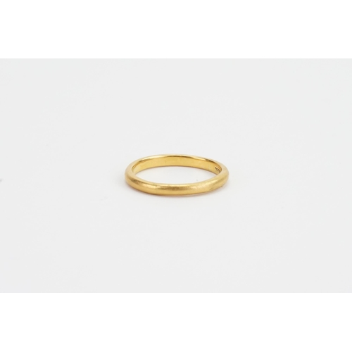 78 - A 22ct Gold Large Wedding Band. Weighing: 4.9 grams. Size: U.