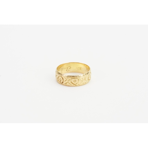 81 - An 18ct Engraved Wedding Band. Weighing: 3.8 Grams. Size: N.