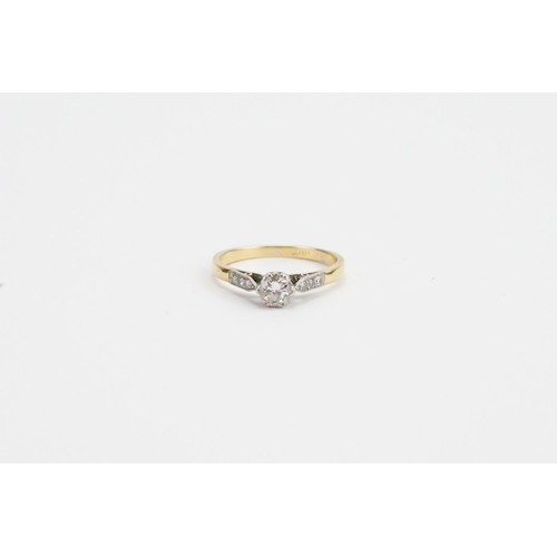 83 - An 18ct Diamond Set Wedding Ring. Diamond Size: 0.25ct. Weighing: 2.2 grams. Size: M.