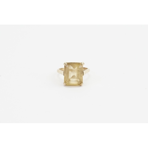 93 - A 9ct Gold 'Citrine' Ring. Measuring: 11.7mm x 9.8mm. Weighing: 3.4 grams. Size: I.