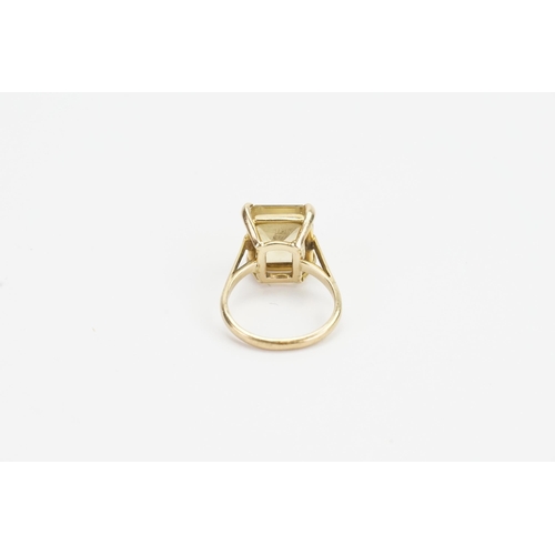 93 - A 9ct Gold 'Citrine' Ring. Measuring: 11.7mm x 9.8mm. Weighing: 3.4 grams. Size: I.