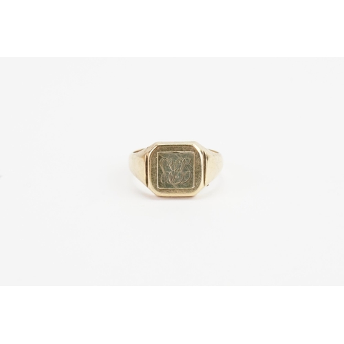 150 - A 9ct Gold and Blue Enamelled Free Masons Ring: Weighing: 6.2 grams.