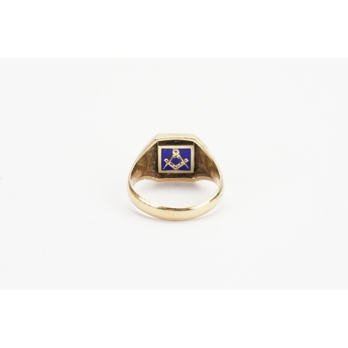 150 - A 9ct Gold and Blue Enamelled Free Masons Ring: Weighing: 6.2 grams.