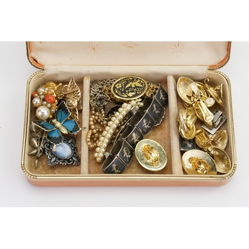 192 - A quantity of Costume Jewellery to include Brooches, Chains, Bracelets, etc.