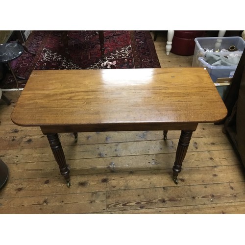 602 - A Georgian Mahogany Twin Pillared Dining Table Resting on Fluted Legs with Brass Castors, fitted wit... 