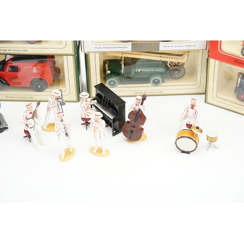 536 - A Musical Lead Band dressed in White & Red, Five Golly Figures & a Set of 6 Lledo Models.