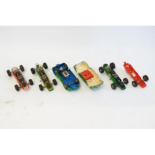 390 - 5 x 1960s Scalextric Racing Cars along with the body shell for a French Mercedes 250SL. All models h... 