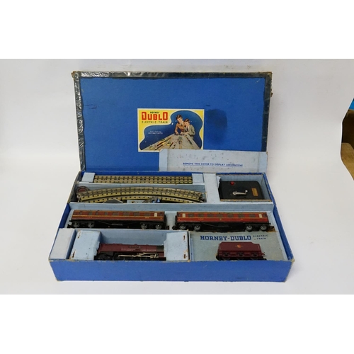 515 - A Hornby Dublo (3-Rail) Gift Set No: EDP2 