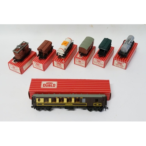 500 - A Collection of 7 x Boxed Hornby Dublo (2 Rail) wagons & Coaches to include 4658 