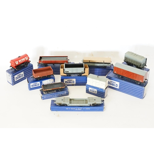 506 - A collection of 10 x Hornby Dublo Wagons to include Vacuum Tanker, Ventilated Van, Goods Wagon, Low-... 