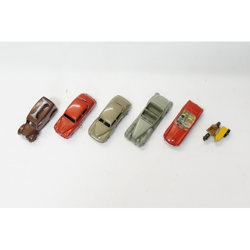 305 - A Tray of 6 x 1950s Dinky models to include a 36srs Lagonda, Morris Oxford, Austin Somerset, Triumph... 
