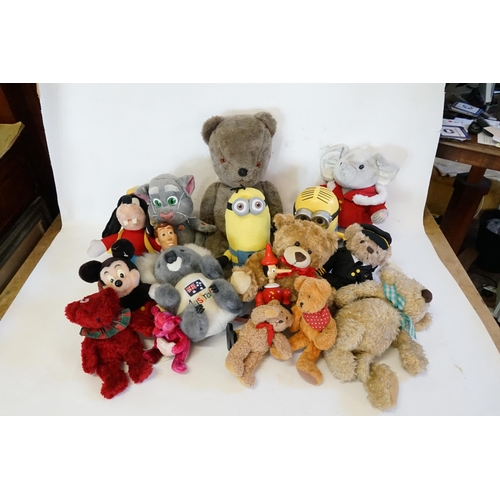 560 - A Large Collection of Teddy Bears & Soft Toys to include a Jelly Cat Bear, Mickey Mouse, Goofy, Mini... 