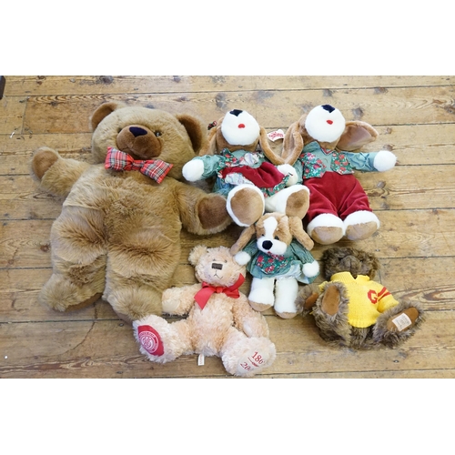 551 - A Collection of Bears to include a Large 