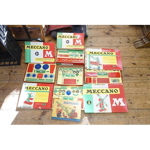 465 - 7 x 1960s Meccano Sets to include Numbers 1, 2, 2 x 3, 3A, 2 x 4A. The sets are in Excellent Conditi... 