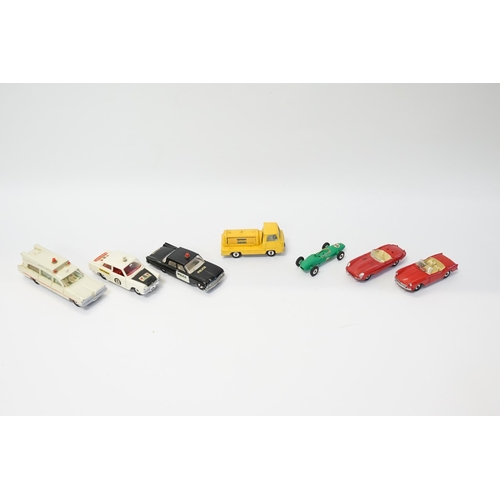232 - A Tray of 7 x 1960s Dinky Toy models to include 