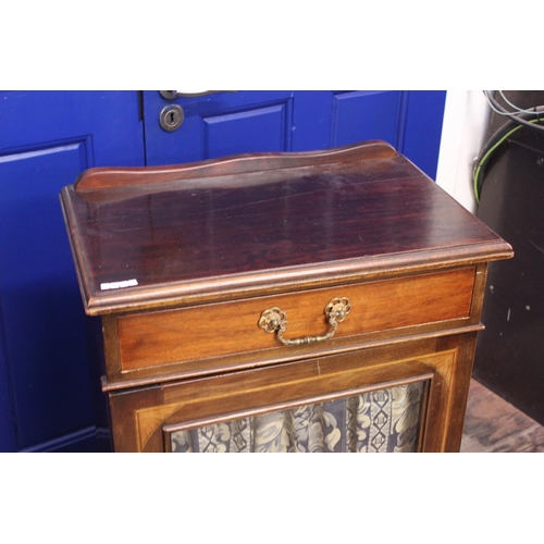 581 - A Late 19th Century Mahogany & Line inlaid Music Cabinet fitted with a Single Drawer above Shelves. ... 