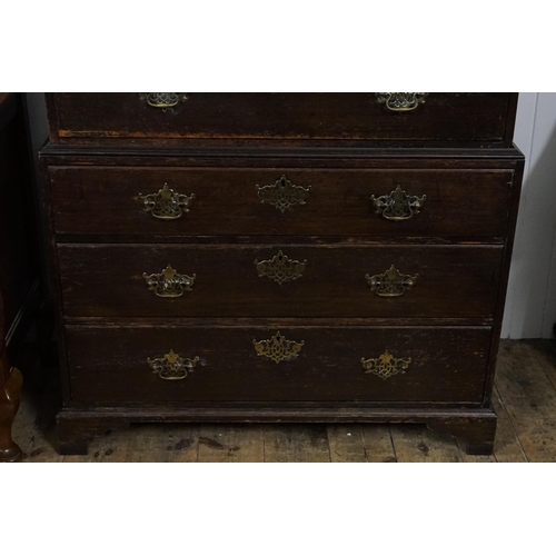 622 - A Victorian Chest on Chest fitted with Two Short & Six Long Graduated Drawers with Original Brass Ha... 