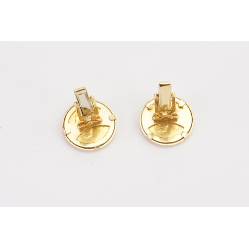 416 - A pair of 1911 Quarter Sovereigns made into 18ct Gold cufflinks. Weight 12.5g gross.