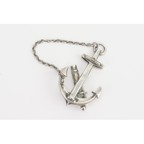 228 - An interesting Silver Cannon and anchor brooch, with chain decoration. Size 6.3cm x 4cm. Weight 11.9... 