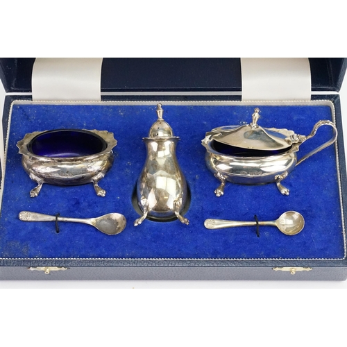 8 - A Silver 1994 Birmingham W I Broadway & Co cruet set in case.