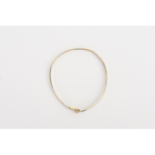 137 - A 14ct tri Gold bracelet, with safety chain. 19.5cm long. Weight 9g.