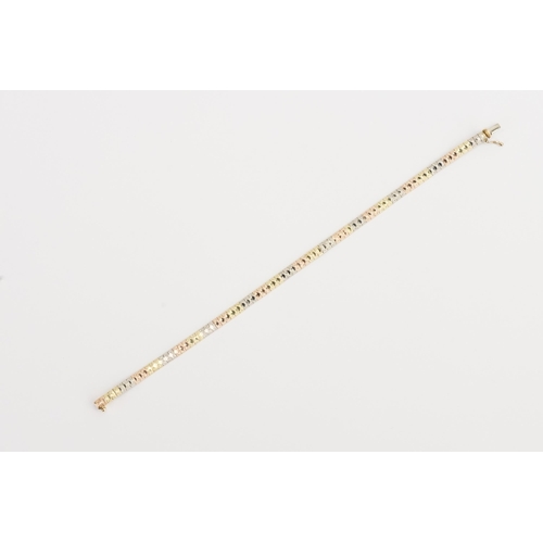 137 - A 14ct tri Gold bracelet, with safety chain. 19.5cm long. Weight 9g.