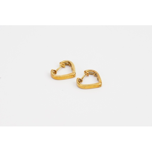 157 - A 18ct Gold pair of Diamond set earrings. Weight 3g.