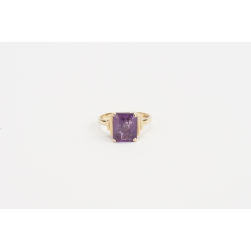 160 - A 9ct Gold Amethyst set ring (10mm x 7.9mm). Weight 3.3g. Size M.