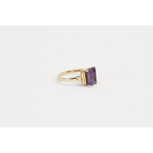 160 - A 9ct Gold Amethyst set ring (10mm x 7.9mm). Weight 3.3g. Size M.